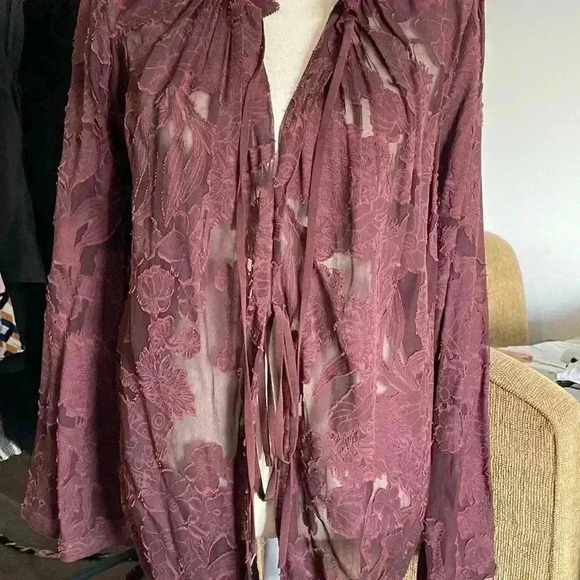 Romantic lace blouse - Picture 8 of 12